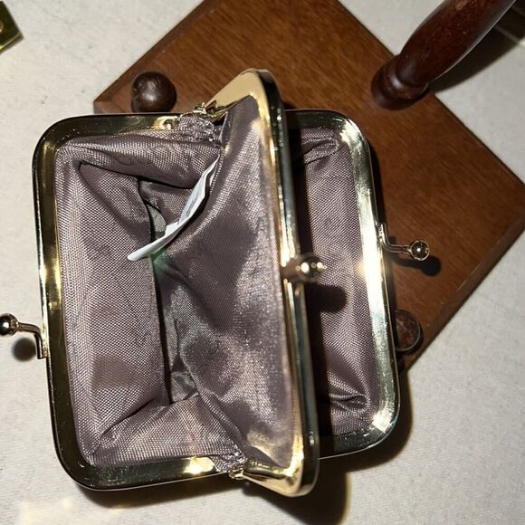 Signare brown brocade coin purse /cream accents and gold hardware NWOT - Picture 4 of 6